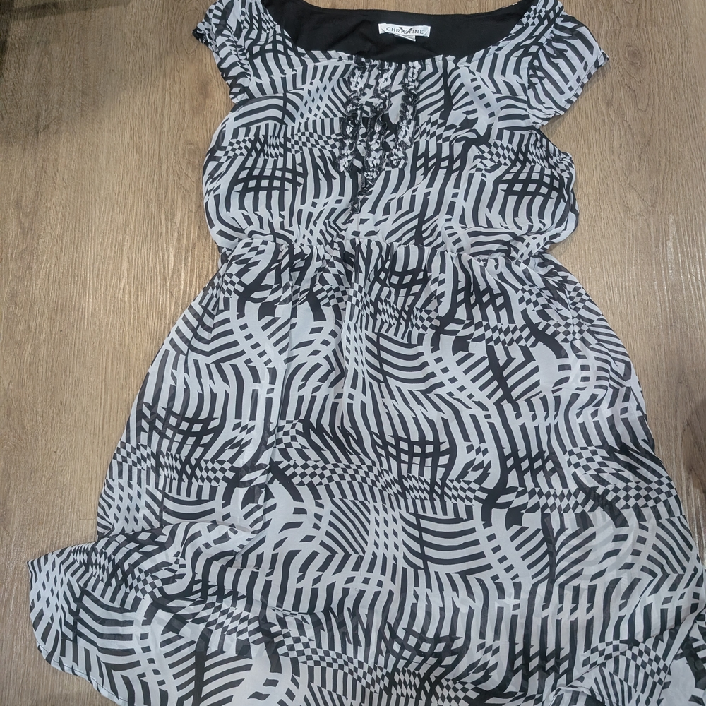 Elegant Black and White Patterned Midi Dress